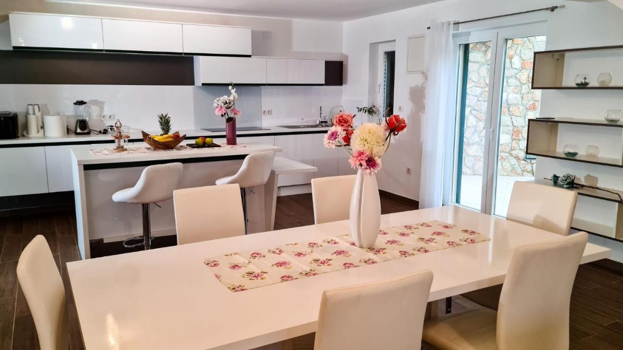 Villa Relax , With Seaview And Two Pools Near Beach Starigrad  Eksteriør bilde