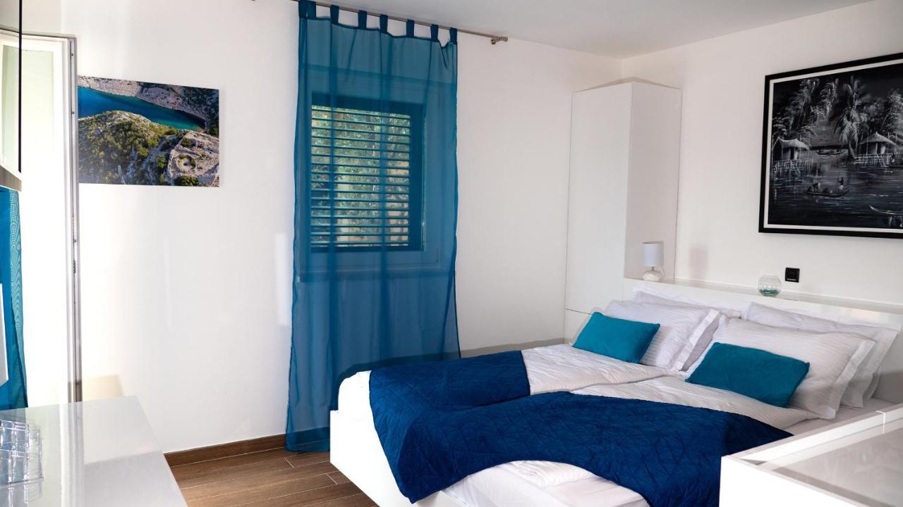 Villa Relax , With Seaview And Two Pools Near Beach Starigrad  Eksteriør bilde