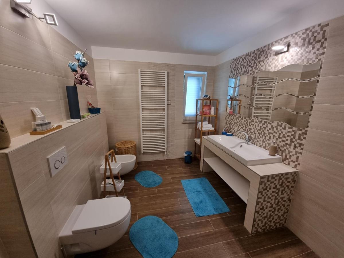 Villa Relax , With Seaview And Two Pools Near Beach Starigrad  Eksteriør bilde